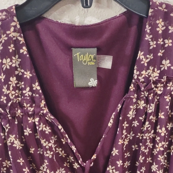 TAYLOR PETITE Purple Floral Dress with Puff Sleeves - Picture 5 of 15